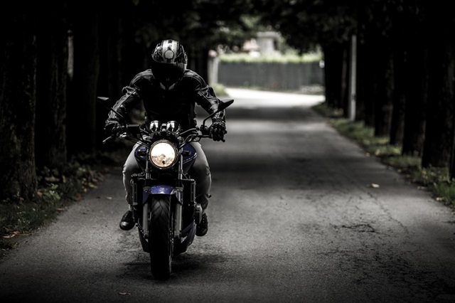 Les avantages de posséder une moto Liberté, économie et aventure
